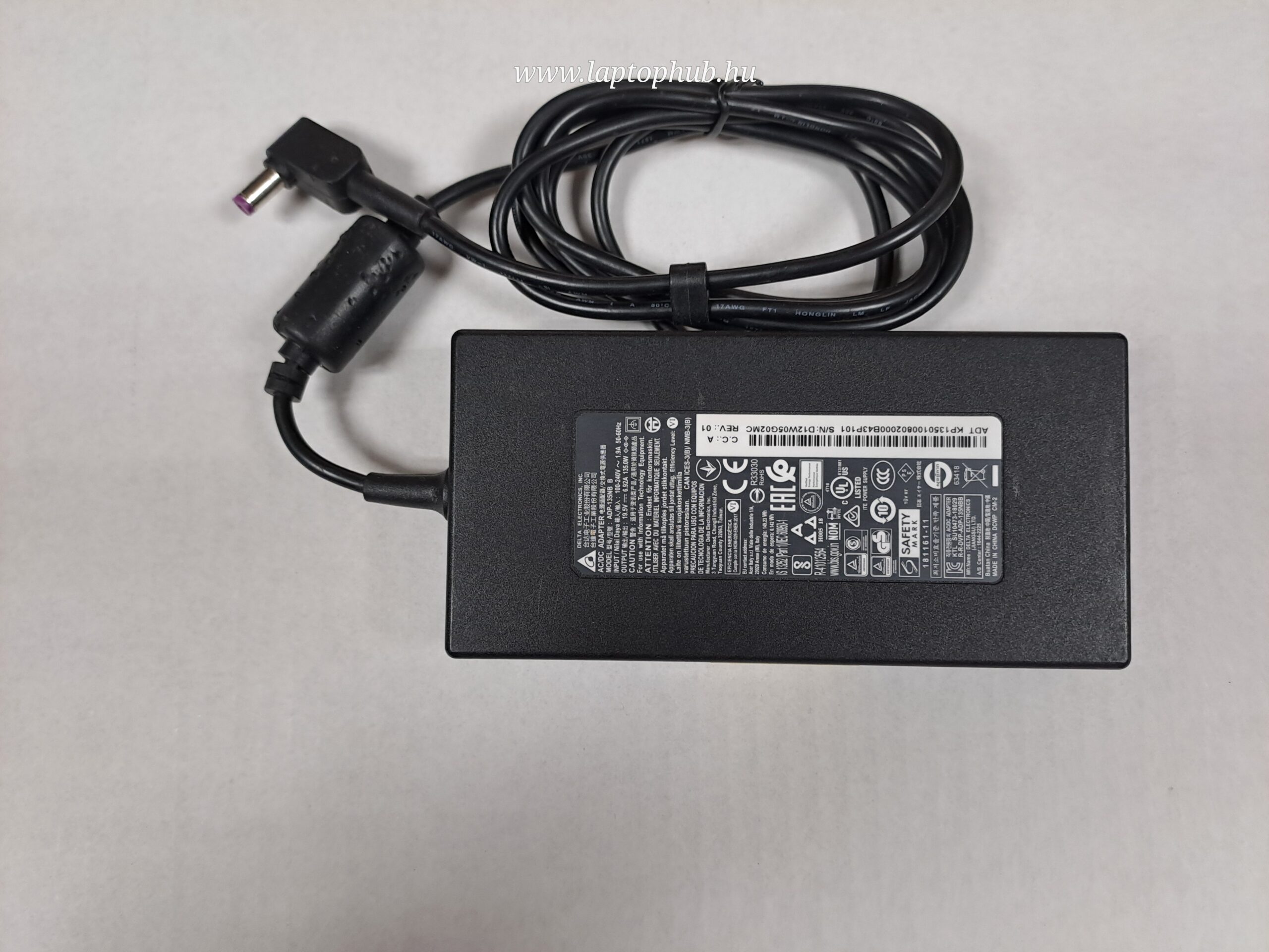 Acer 19.5V 6.92A, 135W AC Adapter 5.5mm x 1.7mm ADP-135NB B